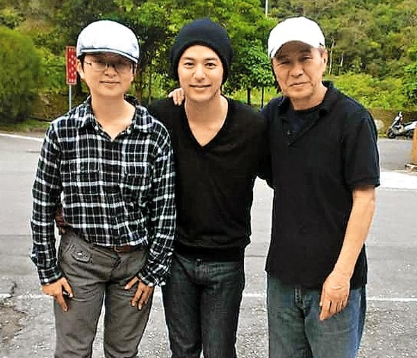 侯孝賢十分欣賞編劇謝海盟（左）與日本演員妻夫木聰（中）。